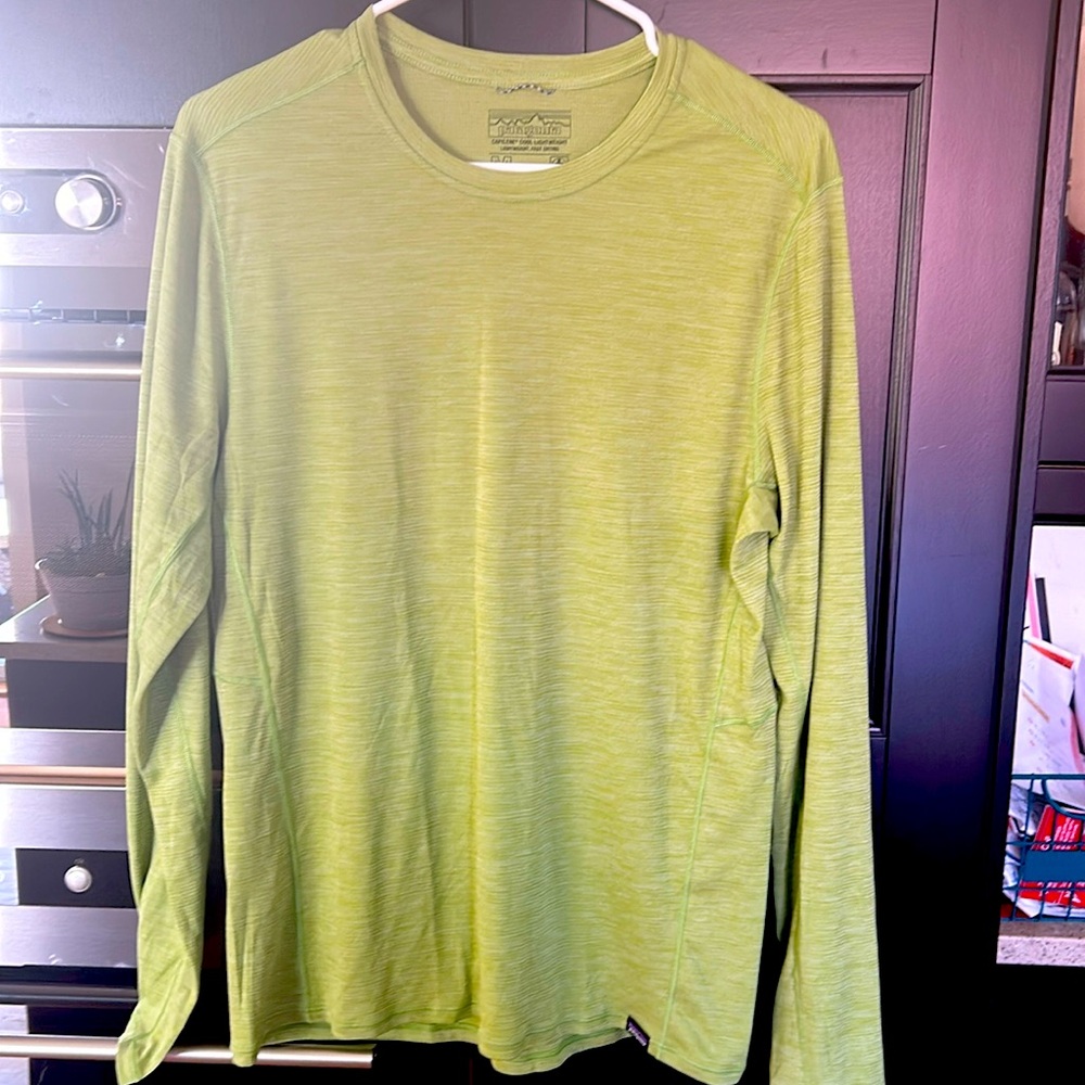 Patagonia lightweight long sleeve. size M. never worn, like new